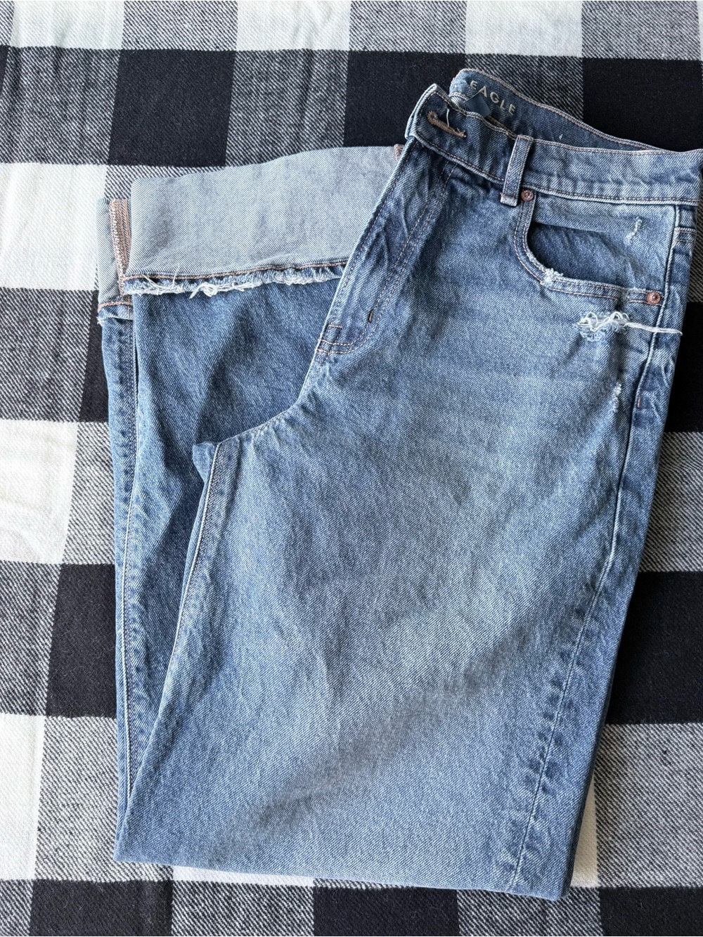 AE Stretch High-Waisted Stovepipe Cuffed
Jean